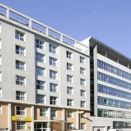 Dans Partage Avec D'autres Visiteurs Et Espace Journee Chatillon (Hauts-de-Seine)